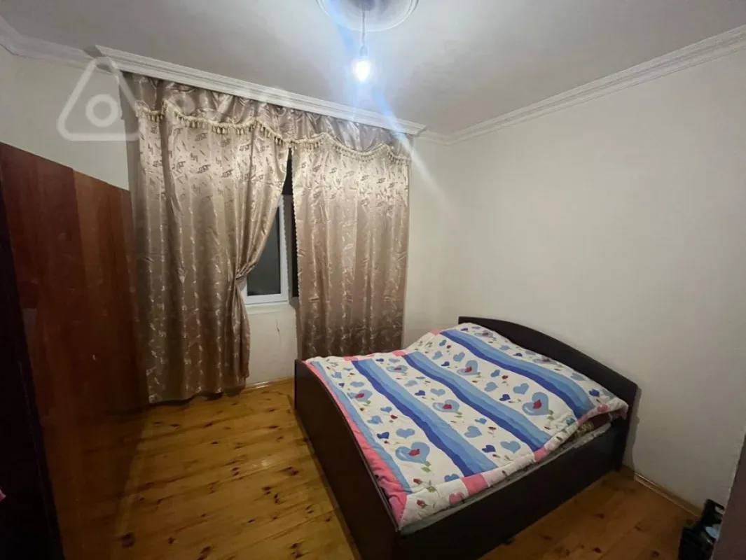 Kirayə verilir 3 otaqlı köhnə tikili 100 m²