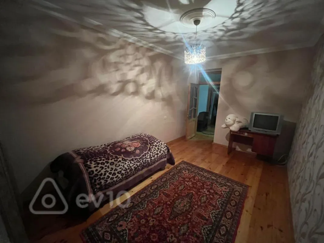 Kirayə verilir 3 otaqlı köhnə tikili 100 m²