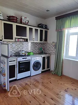 Kirayə verilir 3 otaqlı köhnə tikili 100 m²