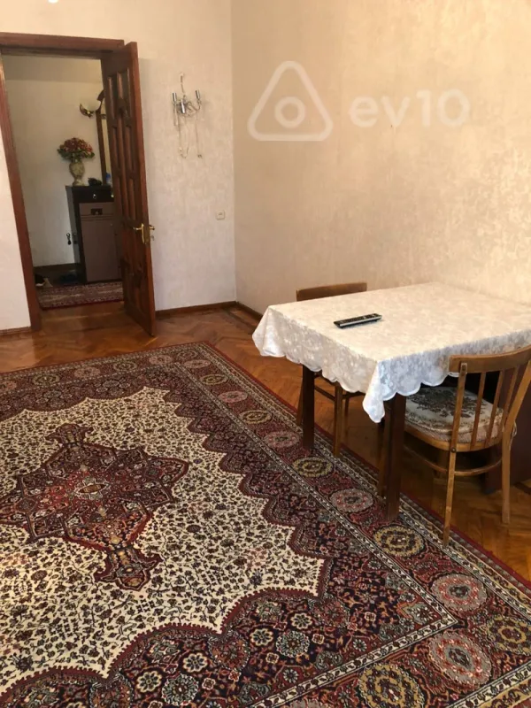 Kirayə verilir 2 otaqlı köhnə tikili 65 m²