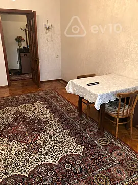Kirayə verilir 2 otaqlı köhnə tikili 65 m²