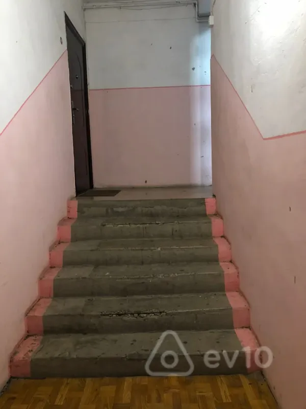 Kirayə verilir 2 otaqlı köhnə tikili 65 m²