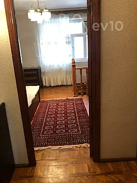 Kirayə verilir 2 otaqlı köhnə tikili 65 m²