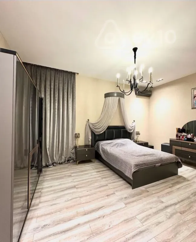 Satılır 5 otaqlı həyət evi 200 m²