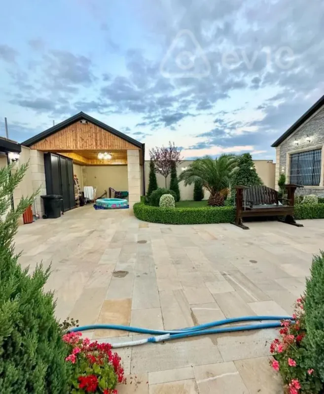 Satılır 5 otaqlı həyət evi 200 m²