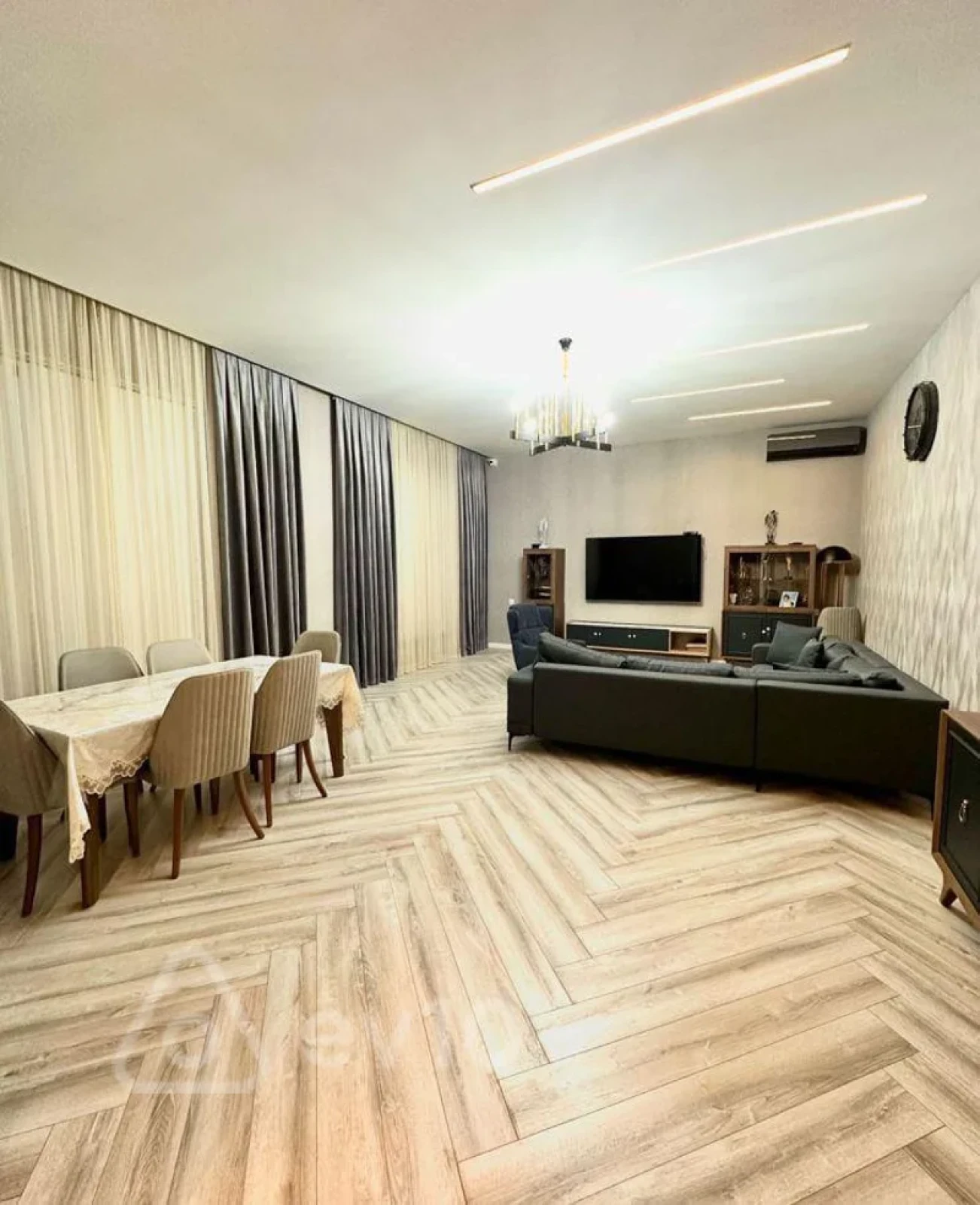 Satılır 5 otaqlı həyət evi 200 m²