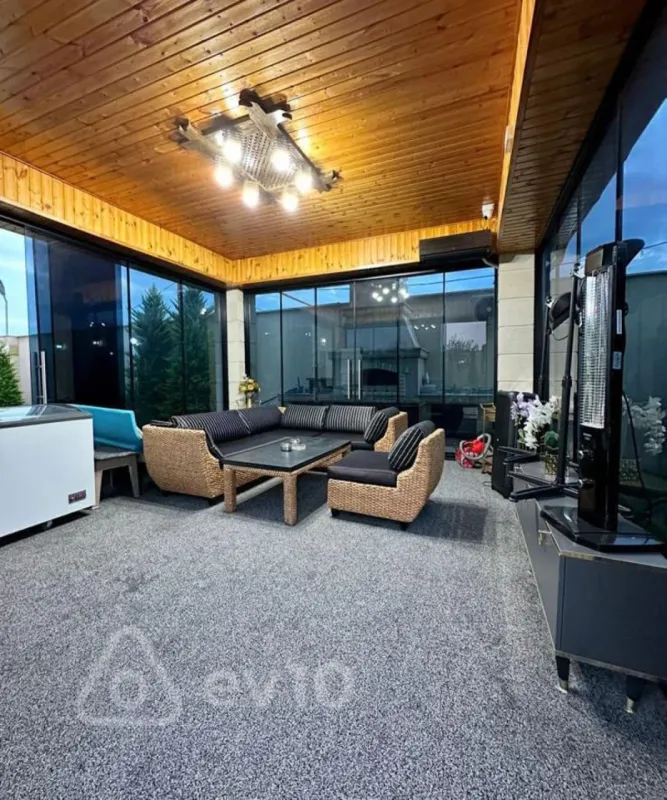 Satılır 5 otaqlı həyət evi 200 m²