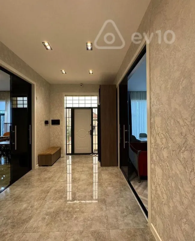 Satılır 5 otaqlı həyət evi 200 m²
