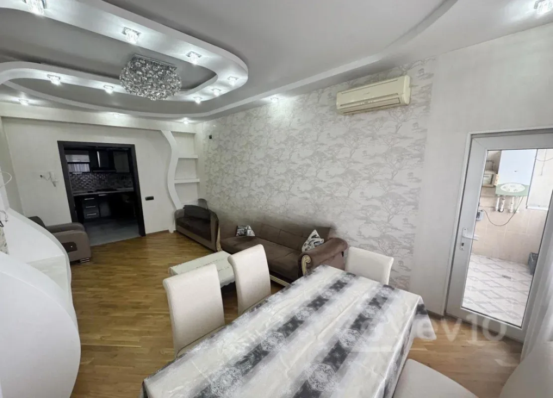 Satılır 2 otaqlı köhnə tikili 69 m²