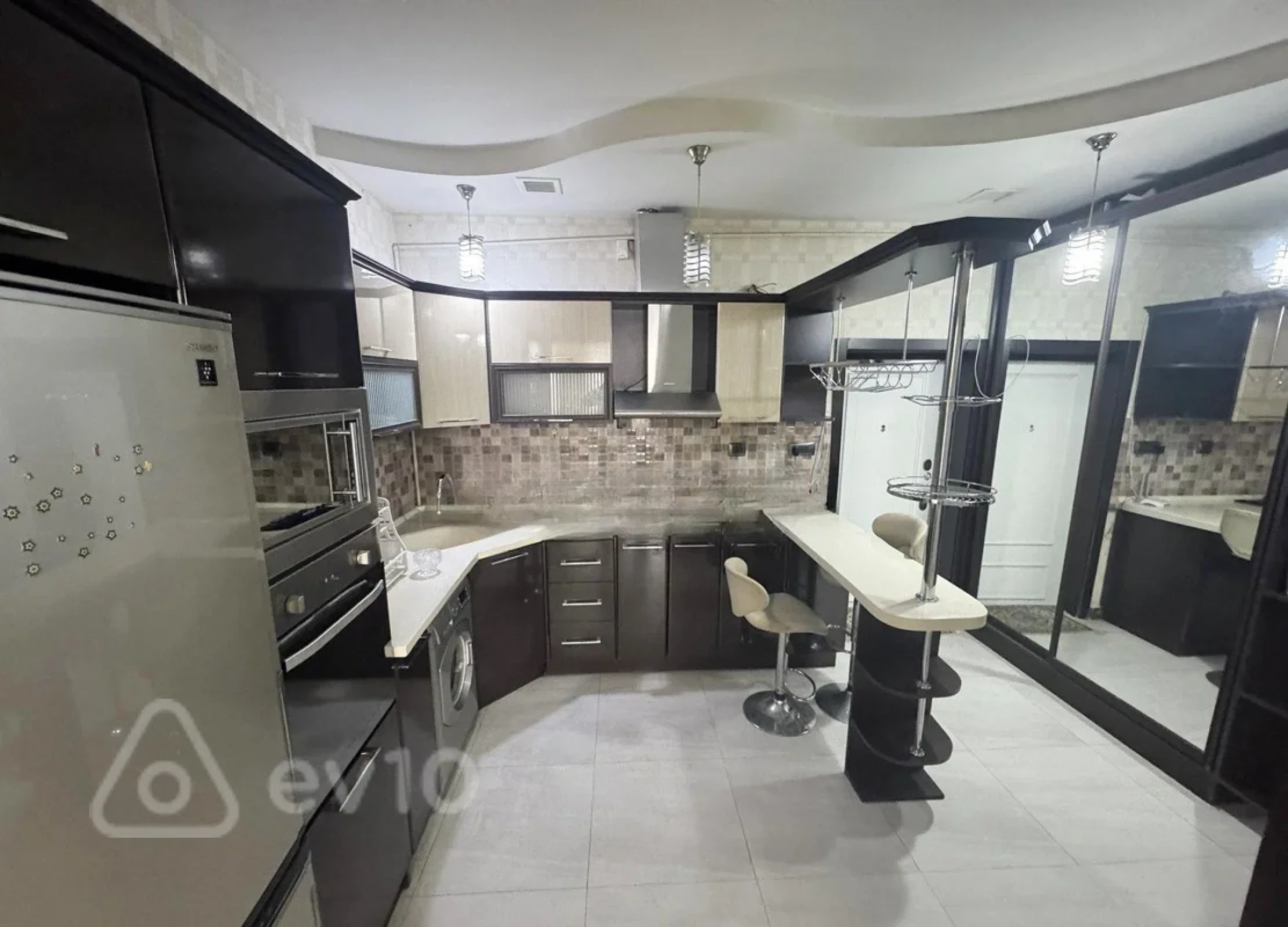 Satılır 2 otaqlı köhnə tikili 69 m²