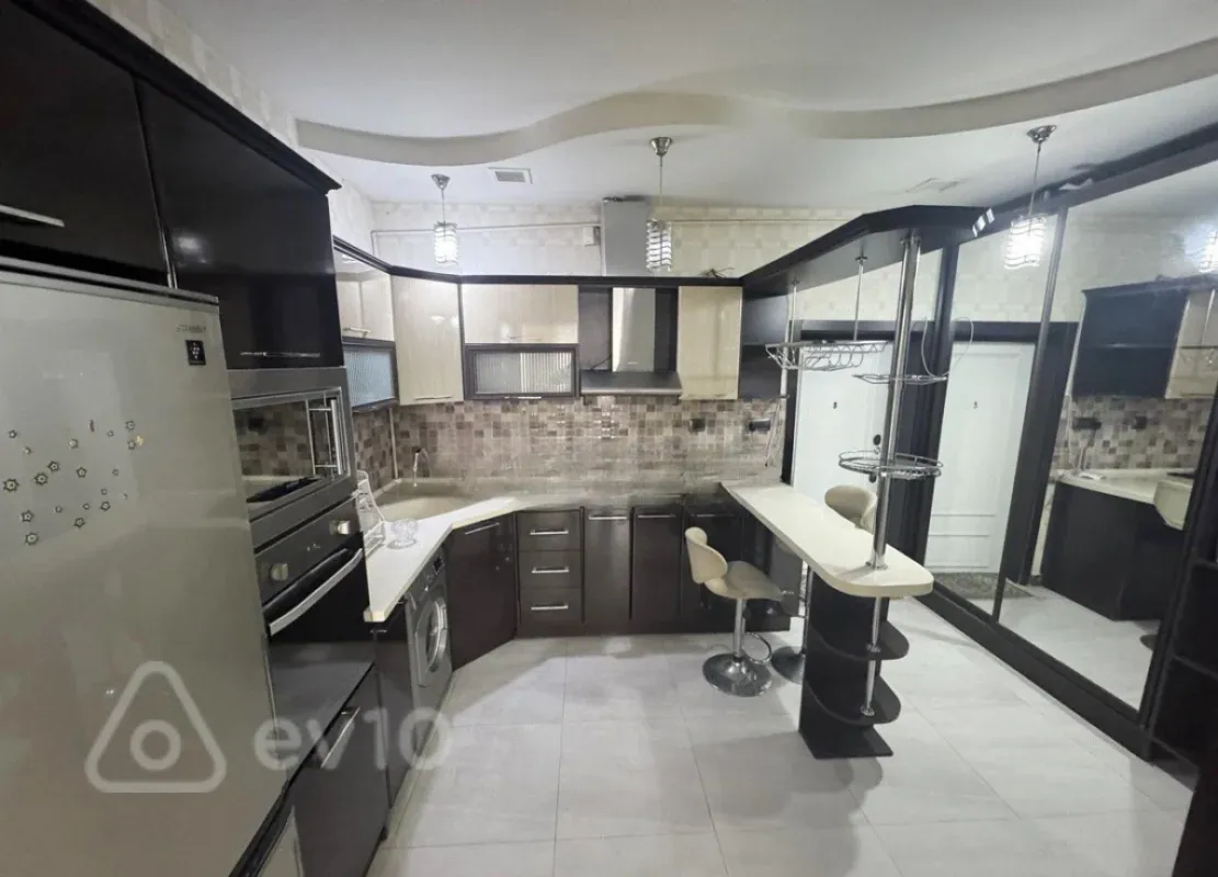 Satılır 2 otaqlı köhnə tikili 69 m²
