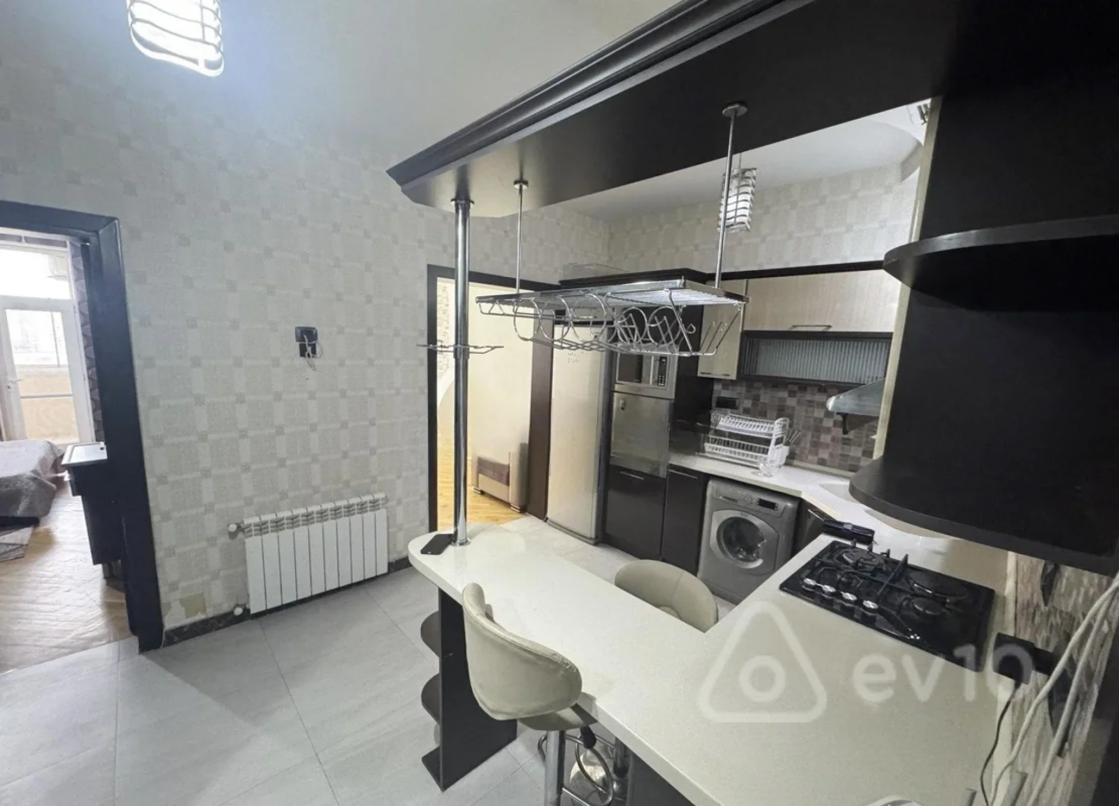 Satılır 2 otaqlı köhnə tikili 69 m²