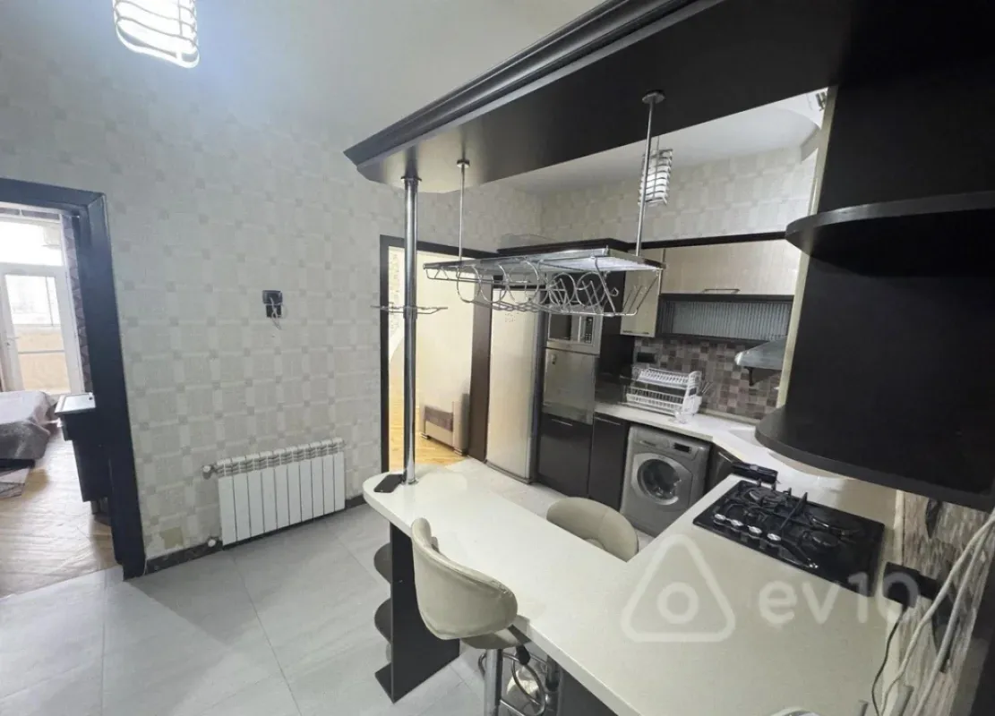 Satılır 2 otaqlı köhnə tikili 69 m²