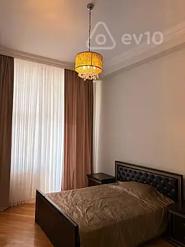 Kirayə verilir 4 otaqlı yeni tikili 220 m²