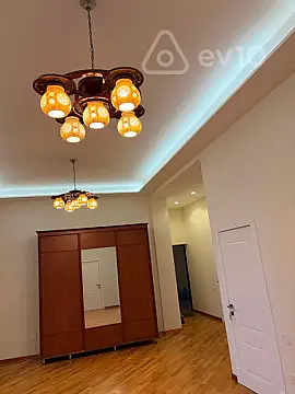 Kirayə verilir 4 otaqlı yeni tikili 220 m²