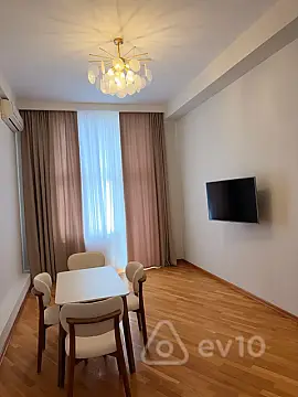 Kirayə verilir 4 otaqlı yeni tikili 220 m²