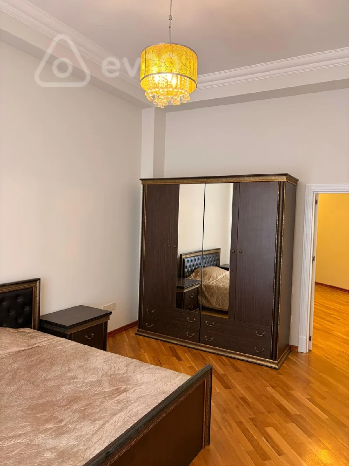 Kirayə verilir 4 otaqlı yeni tikili 220 m²