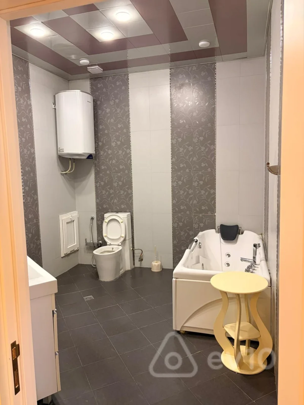 Kirayə verilir 4 otaqlı yeni tikili 220 m²