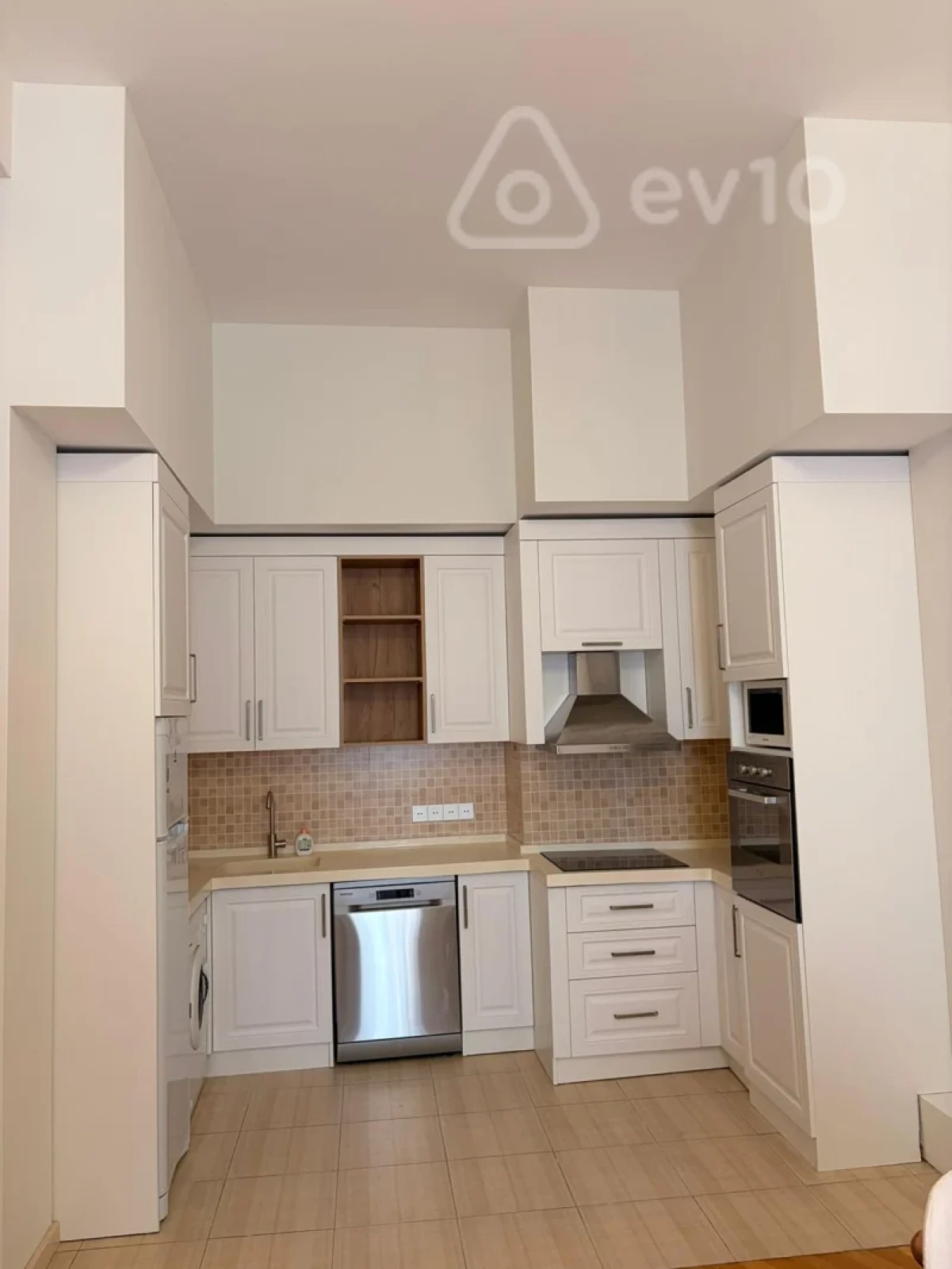 Kirayə verilir 4 otaqlı yeni tikili 220 m²