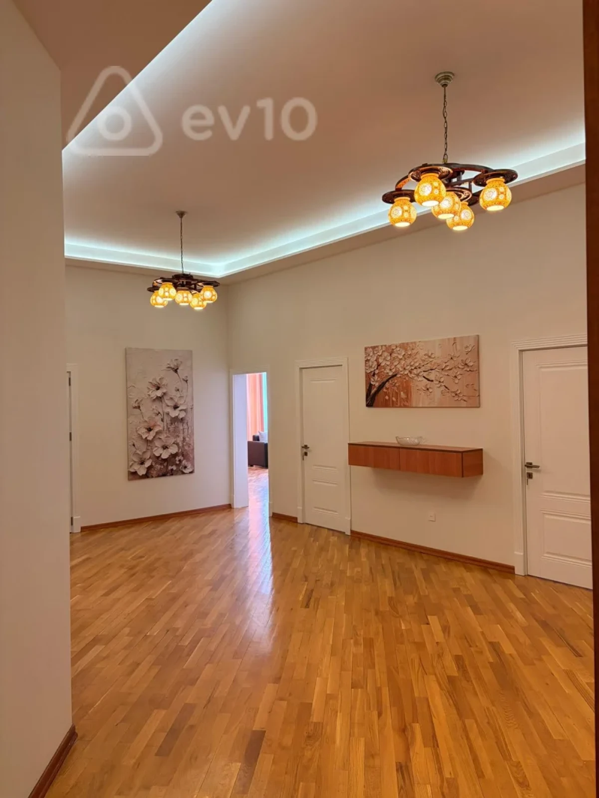 Kirayə verilir 4 otaqlı yeni tikili 220 m²