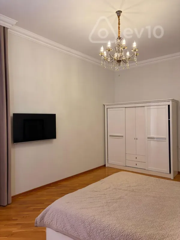 Kirayə verilir 4 otaqlı yeni tikili 220 m²