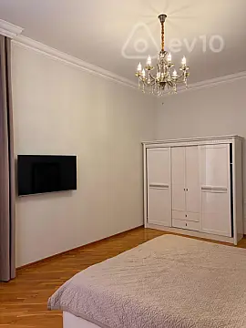 Kirayə verilir 4 otaqlı yeni tikili 220 m²