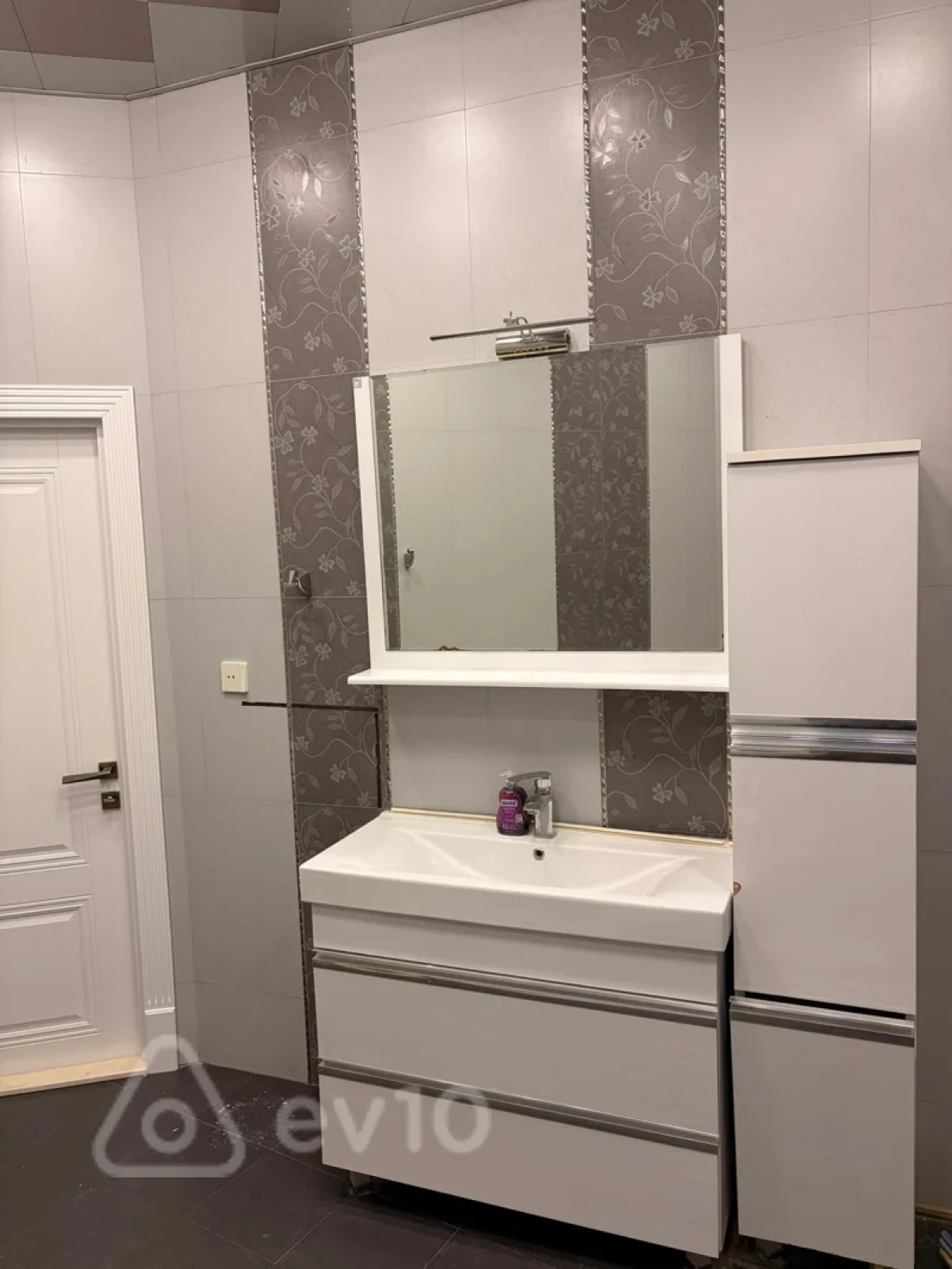 Kirayə verilir 4 otaqlı yeni tikili 220 m²