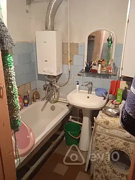 Satılır 3 otaqlı köhnə tikili 80 m²