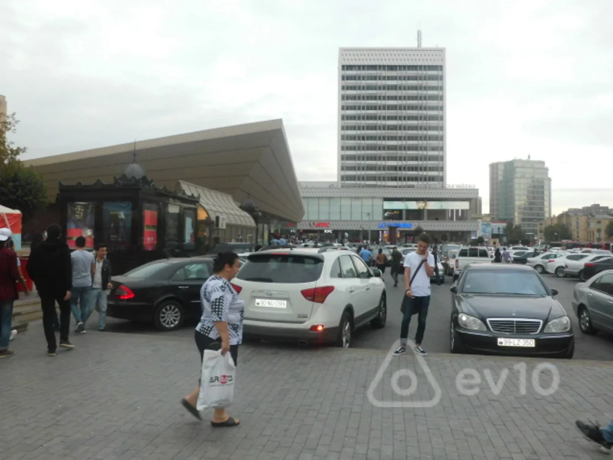 Satılır 3 otaqlı köhnə tikili 80 m²