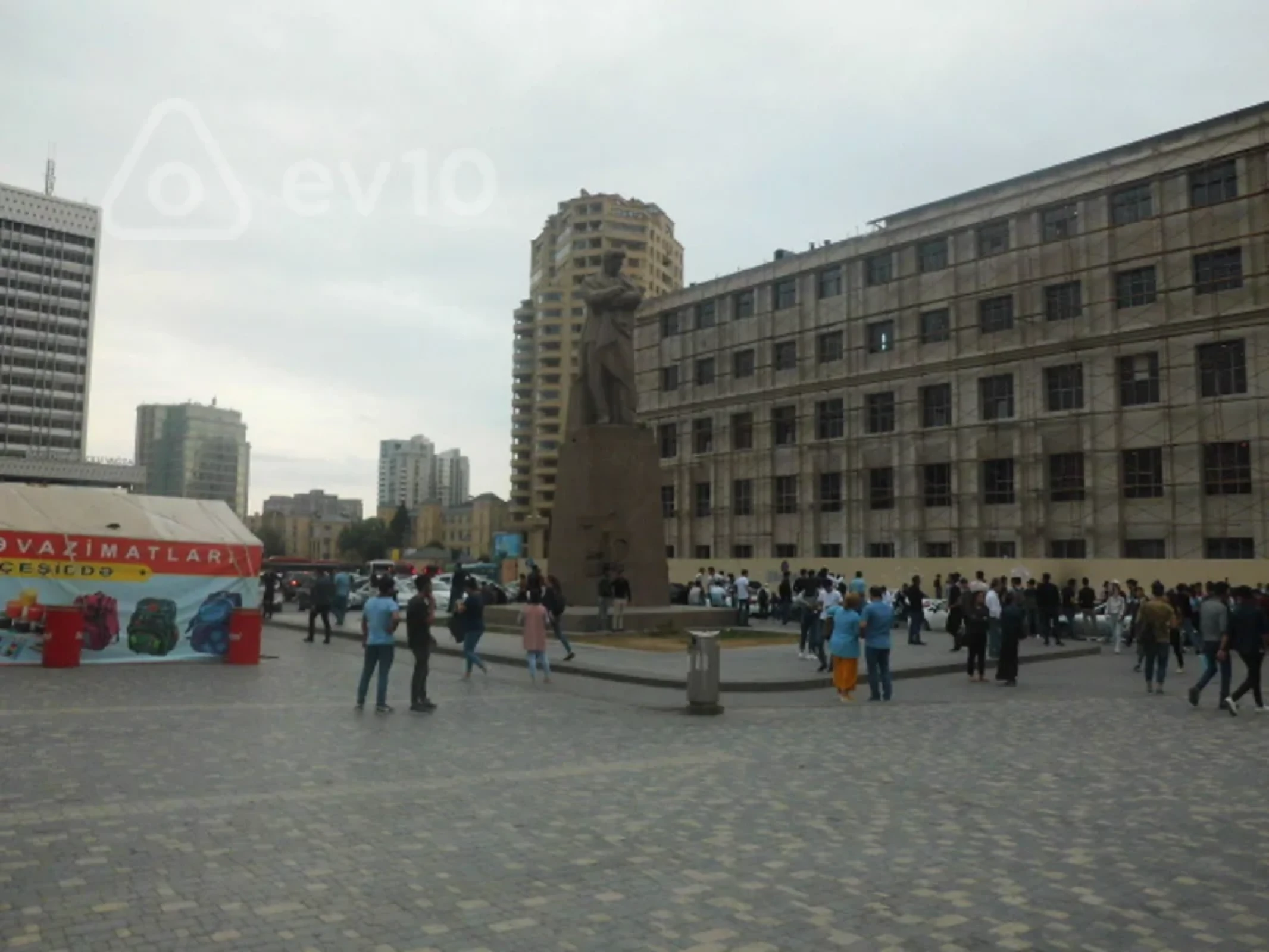 Satılır 3 otaqlı köhnə tikili 80 m²