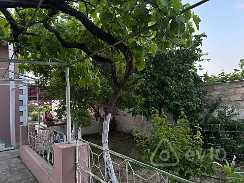 Satılır 3 otaqlı həyət evi 130 m²