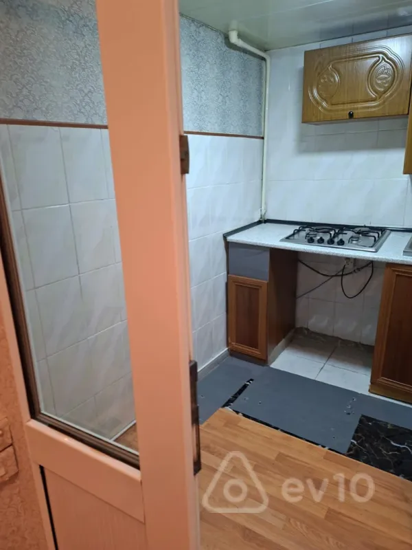 Kirayə verilir 2 otaqlı köhnə tikili 42 m²