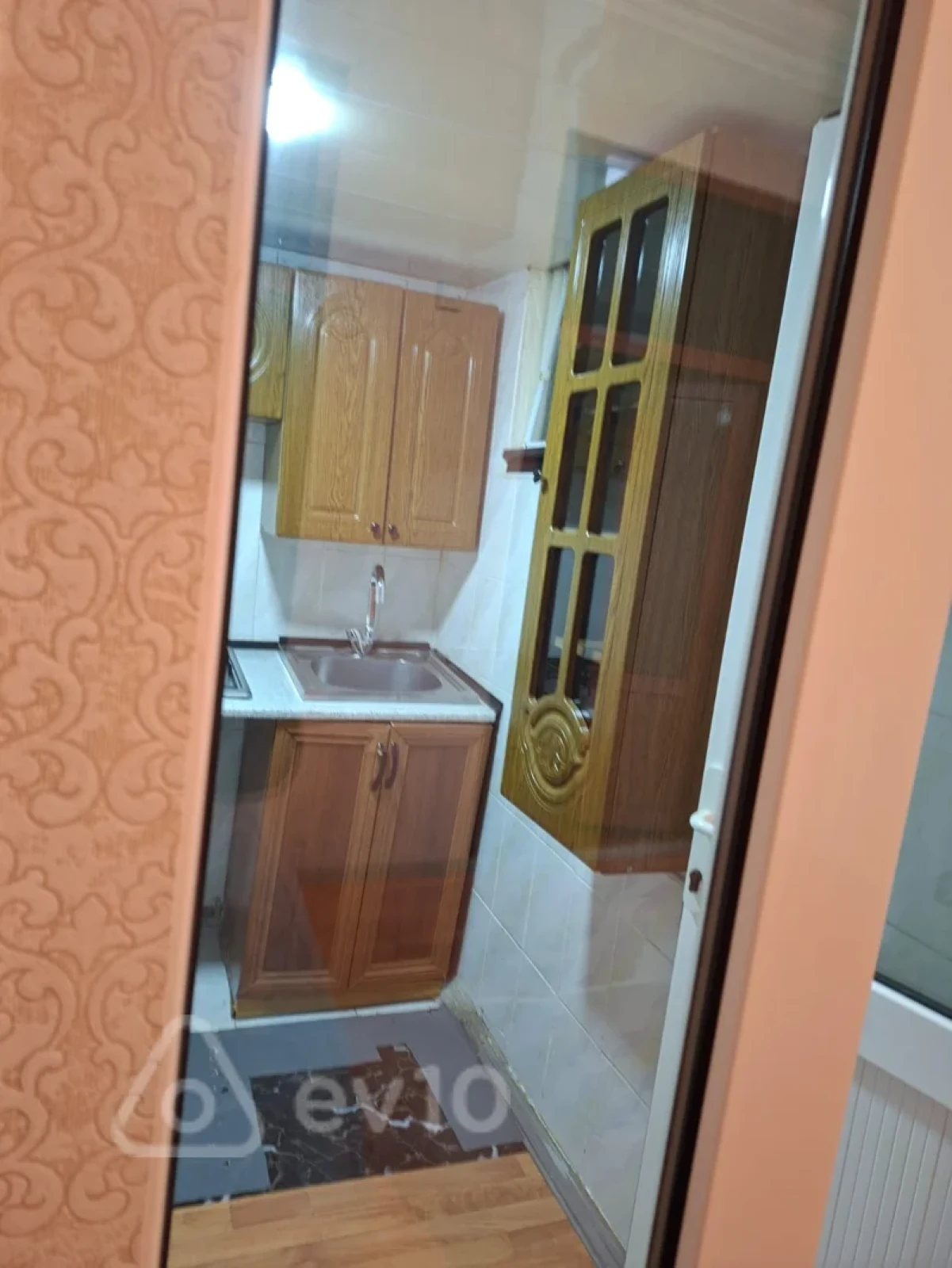 Kirayə verilir 2 otaqlı köhnə tikili 42 m²