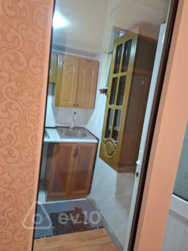 Kirayə verilir 2 otaqlı köhnə tikili 42 m²
