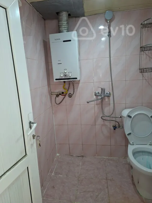 Kirayə verilir 2 otaqlı köhnə tikili 42 m²