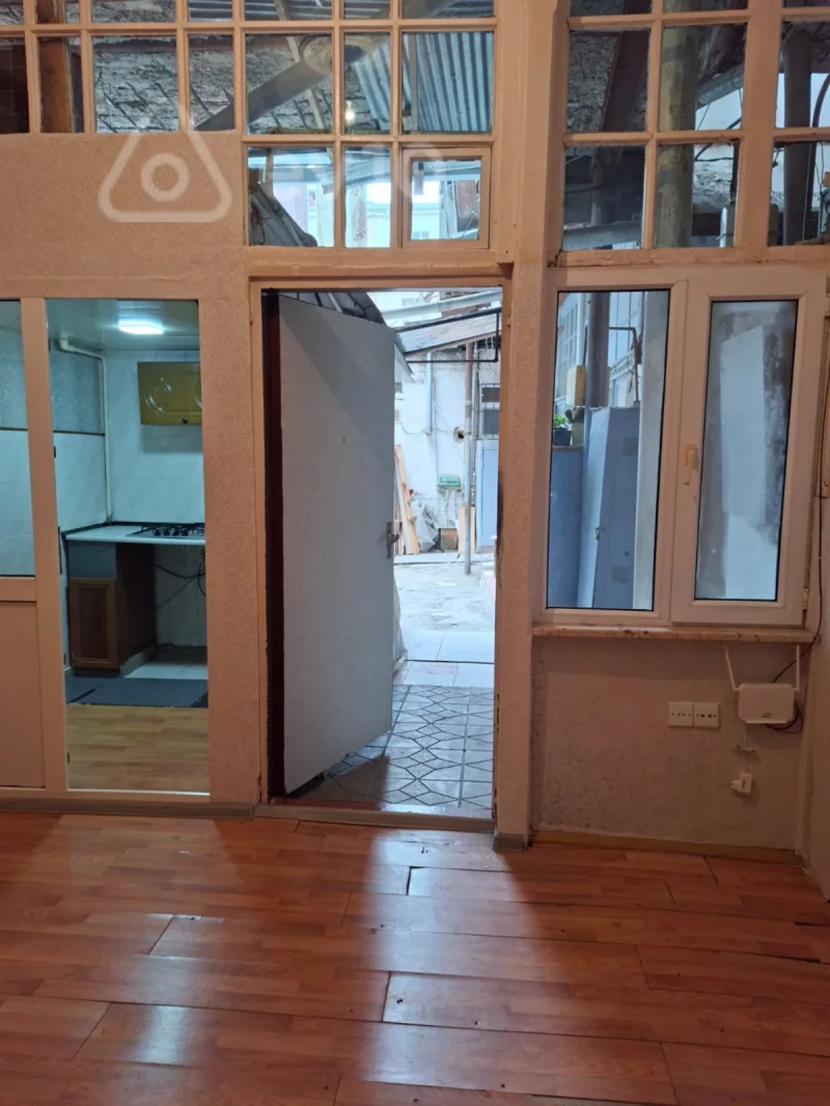 Kirayə verilir 2 otaqlı köhnə tikili 42 m²