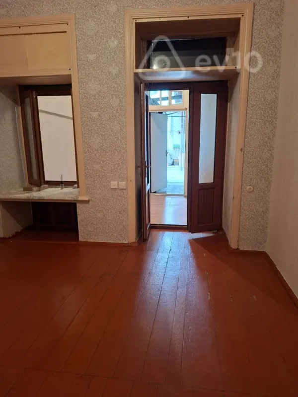 Kirayə verilir 2 otaqlı köhnə tikili 42 m²
