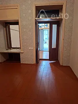 Kirayə verilir 2 otaqlı köhnə tikili 42 m²