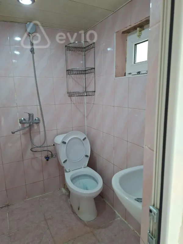 Kirayə verilir 2 otaqlı köhnə tikili 42 m²