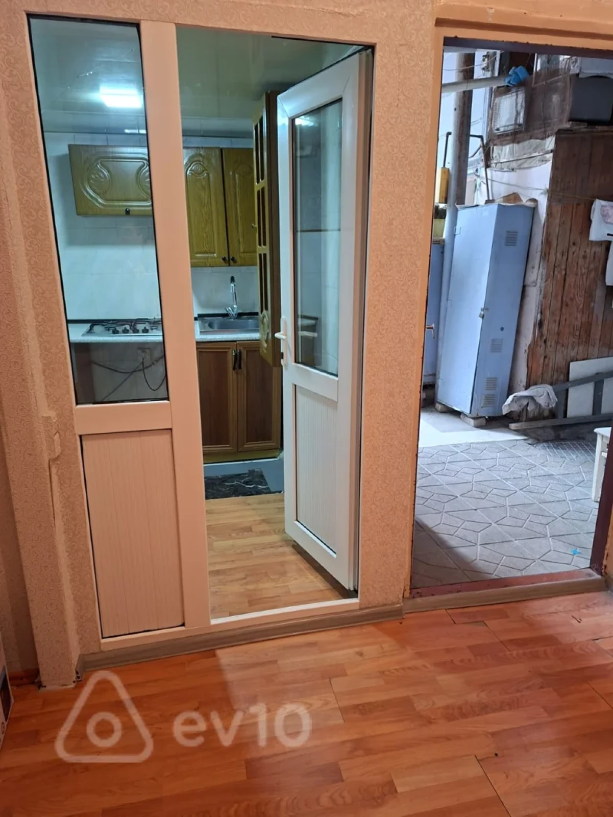 Kirayə verilir 2 otaqlı köhnə tikili 42 m²