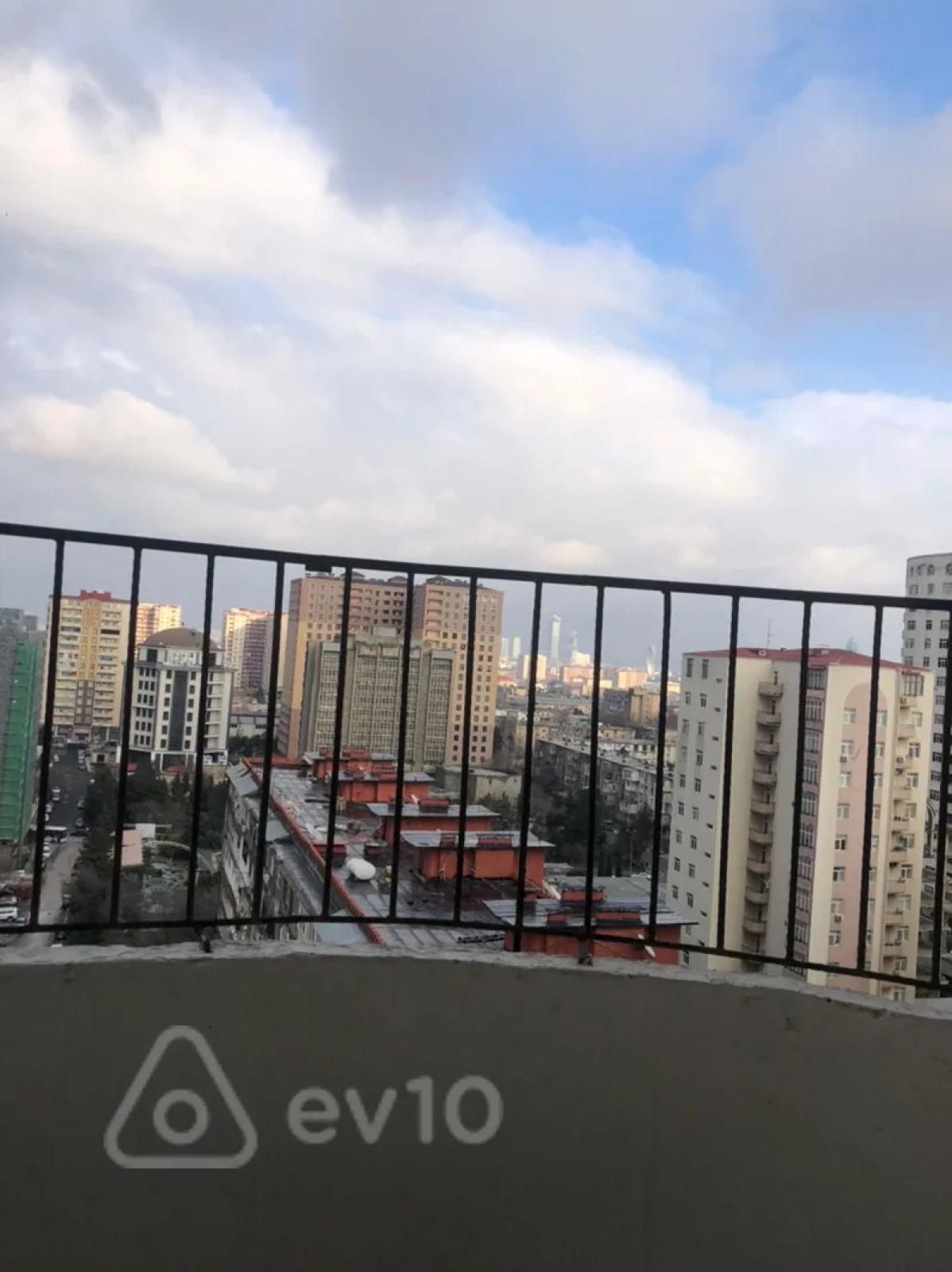 Satılır 3 otaqlı yeni tikili 138000 m²