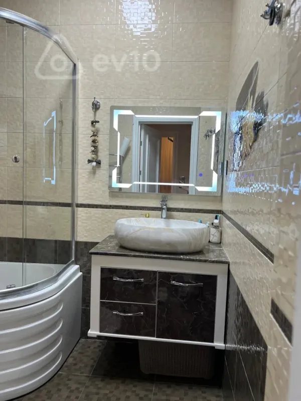 Satılır 3 otaqlı yeni tikili 138000 m²