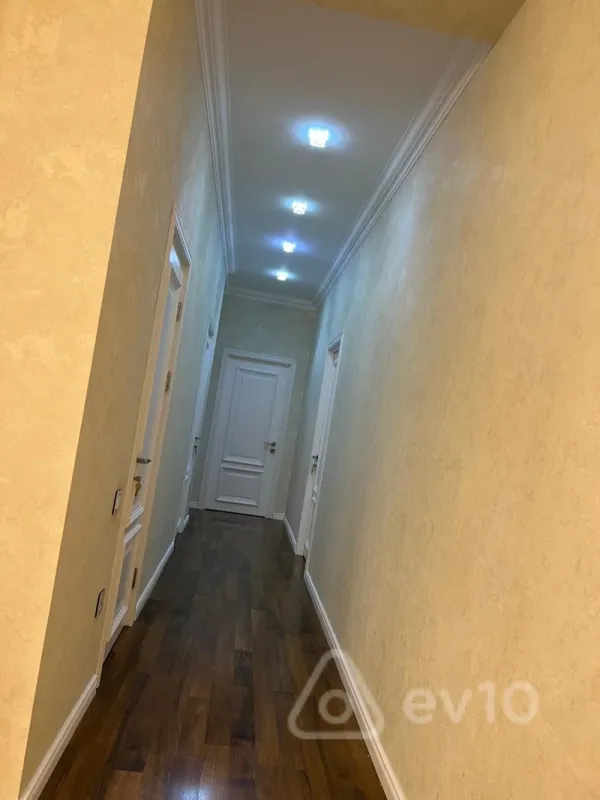 Satılır 3 otaqlı yeni tikili 138000 m²