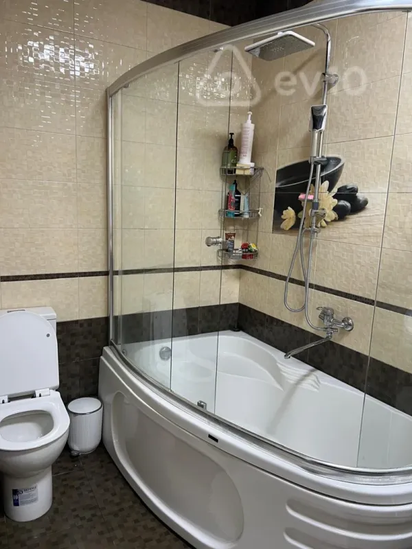 Satılır 3 otaqlı yeni tikili 138000 m²