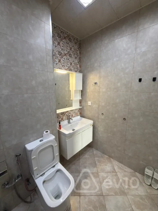 Kirayə verilir 2 otaqlı yeni tikili 73 m²
