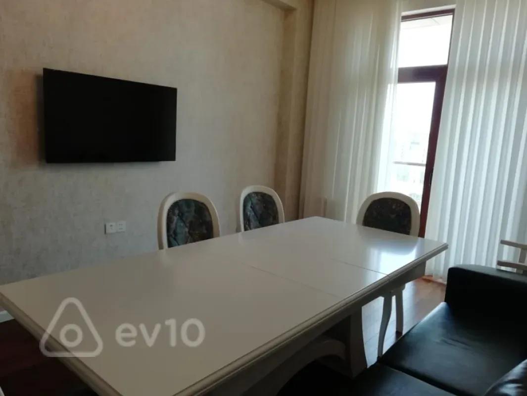 Kirayə verilir 2 otaqlı yeni tikili 102 m²