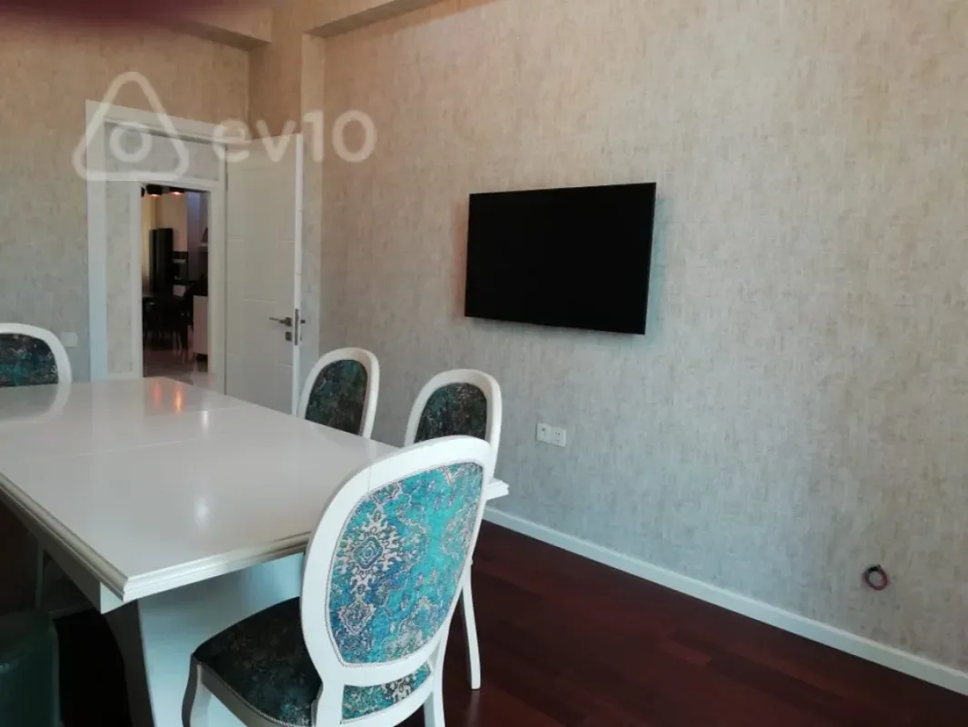 Kirayə verilir 2 otaqlı yeni tikili 102 m²