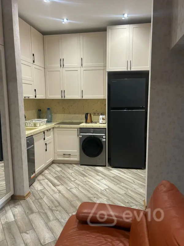 Kirayə verilir 2 otaqlı yeni tikili 80 m²