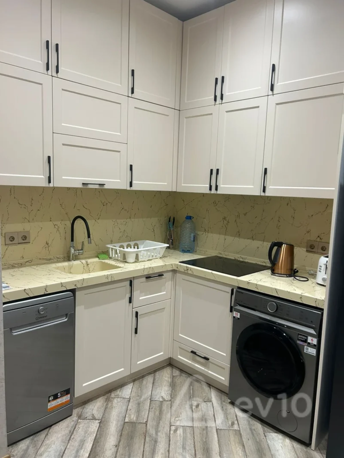 Kirayə verilir 2 otaqlı yeni tikili 80 m²