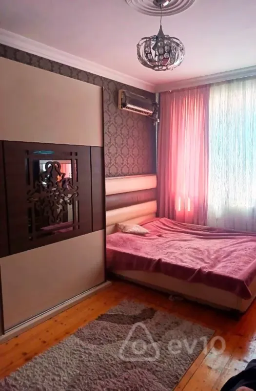 Satılır 3 otaqlı köhnə tikili 70 m²